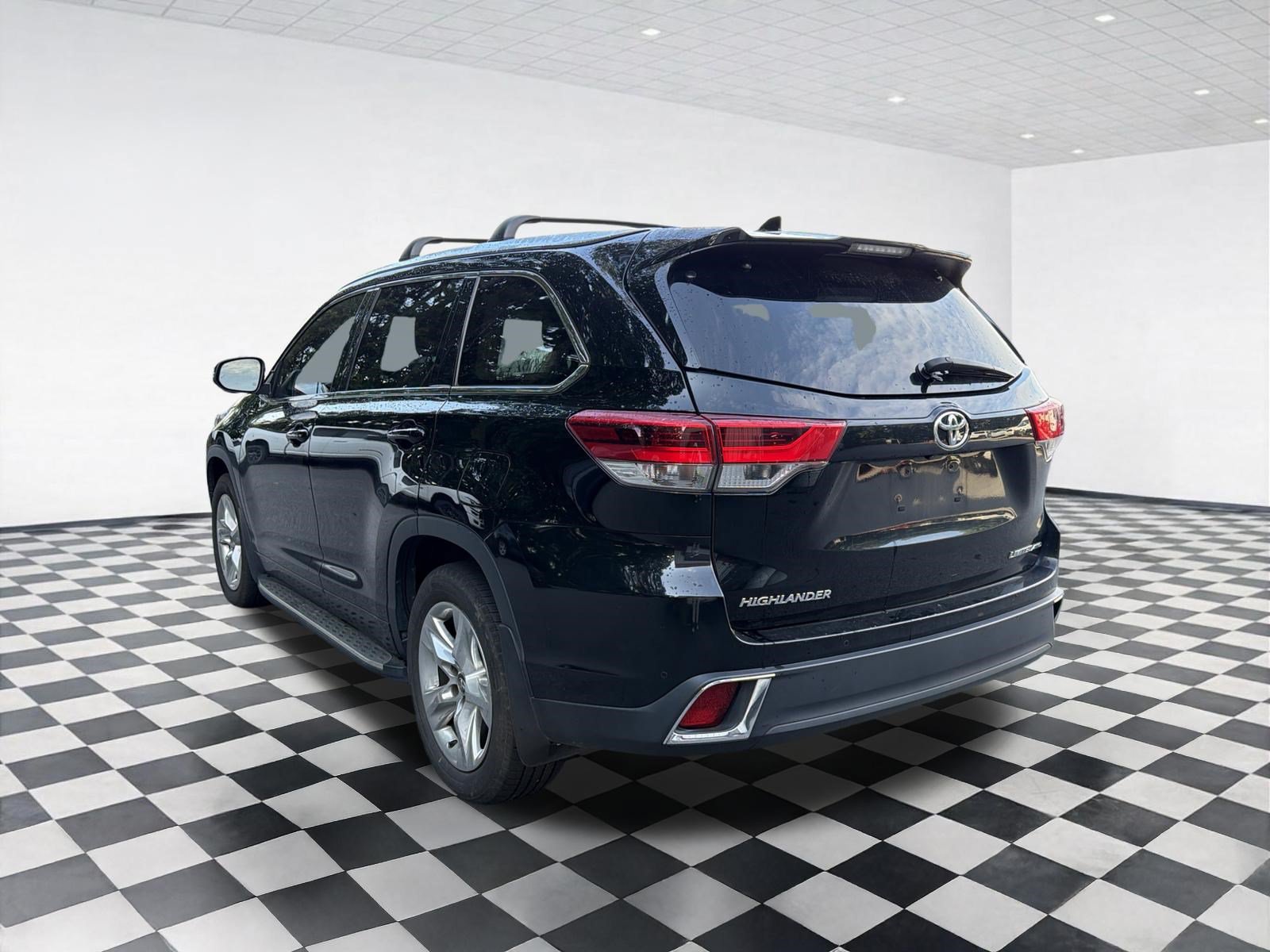 Used 2018 Toyota Highlander Limited AWD/4WD image 6