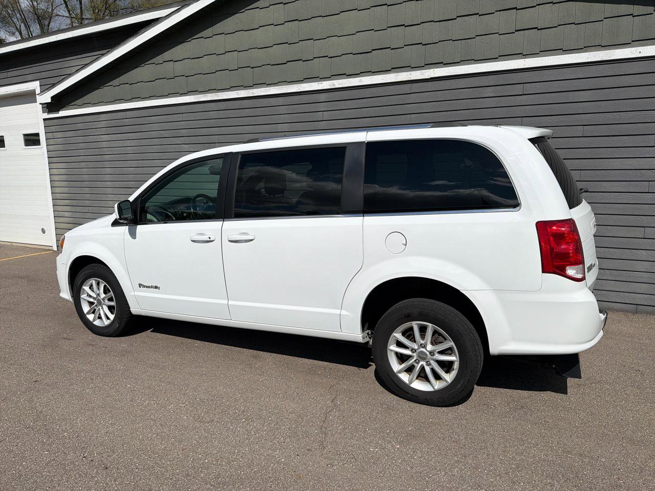 Used 2019 Dodge Grand Caravan SXT FWD image 7