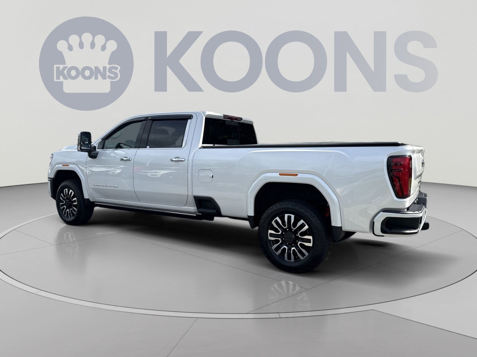 Used 2024 GMC Sierra 3500 Denali Ultimate AWD/4WD image 2