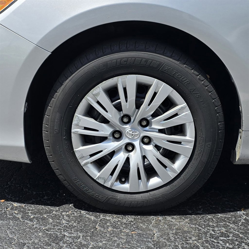 Used 2013 Toyota Camry LE FWD image 35
