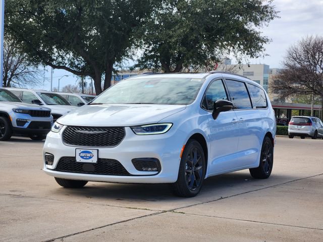 New 2026 Chrysler Pacifica Limited w/ S Appearance Package FWD image 2