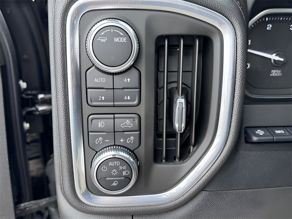 Used 2022 GMC Sierra 3500 Denali w/ Denali Black Diamond Edition image 22