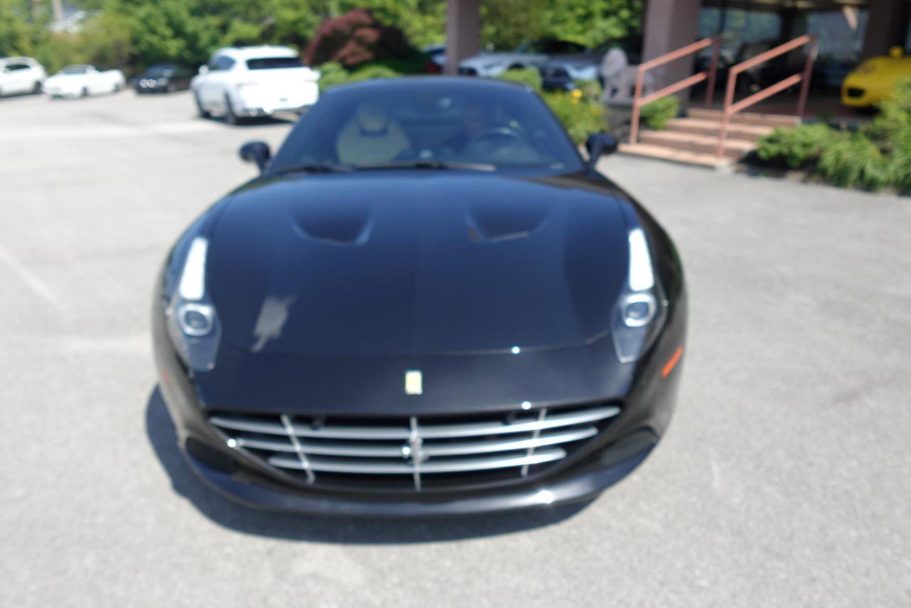 Used 2015 Ferrari California T RWD image 23