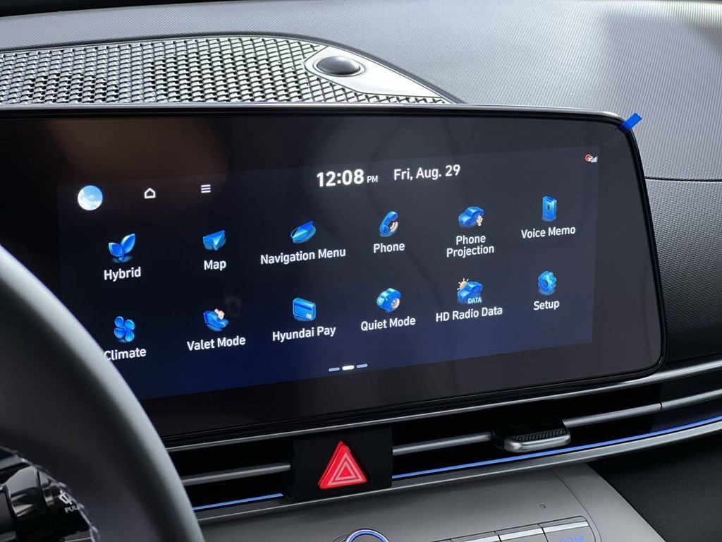 New 2025 Hyundai Elantra Limited image 17