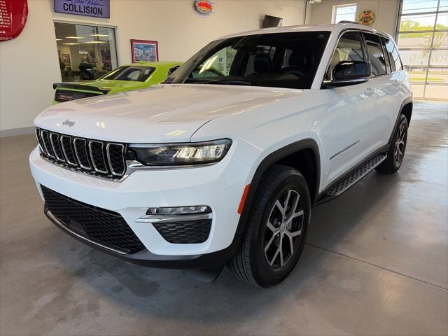 Certified 2025 Jeep Grand Cherokee Limited w/ Trailer Tow Package AWD/4WD image 1