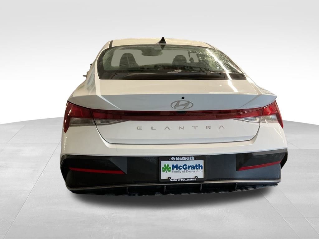 New 2026 Hyundai Elantra SE w/ Cargo Package image 4