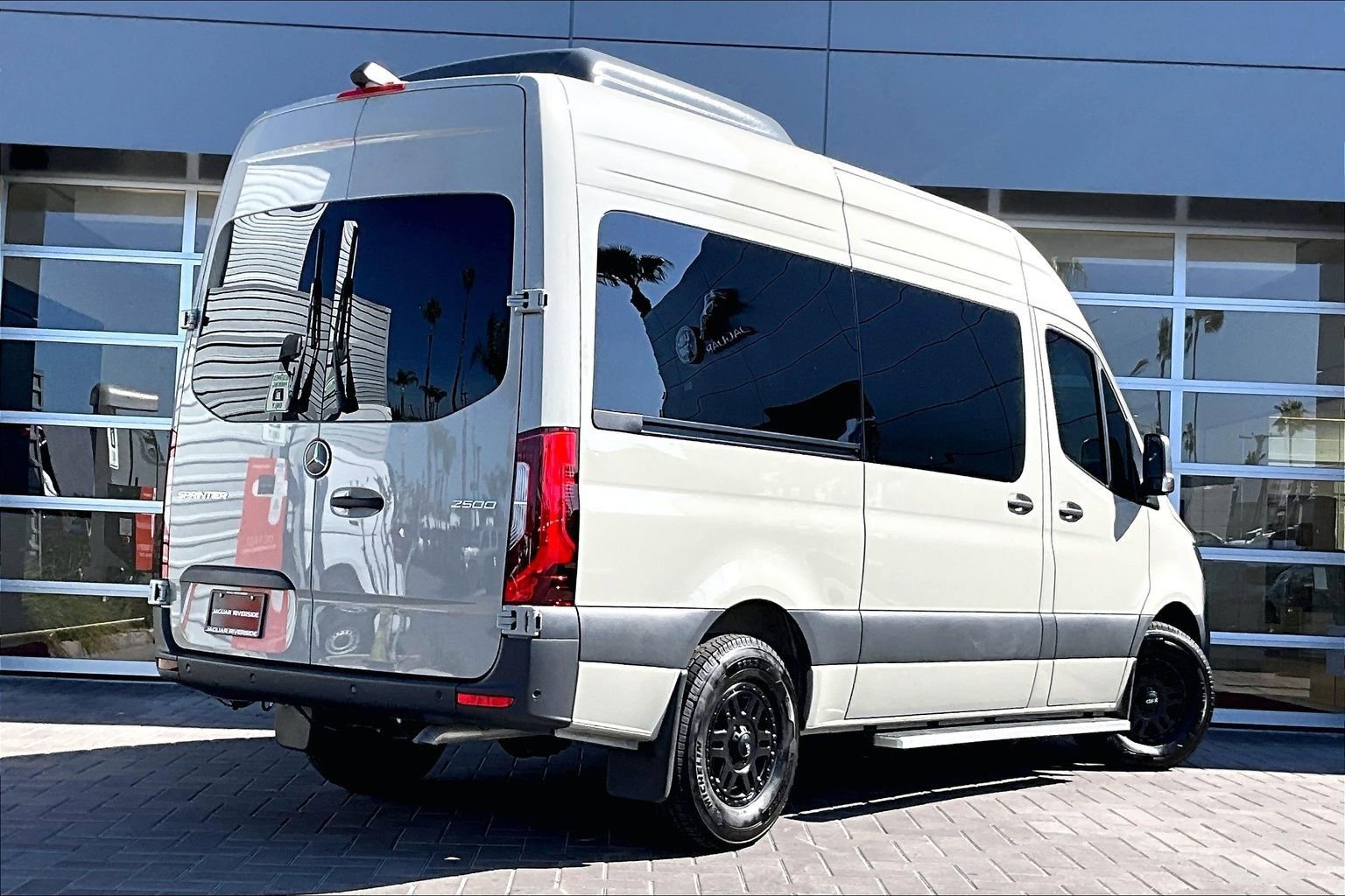 Used 2024 Mercedes-Benz Sprinter 2500 image 13