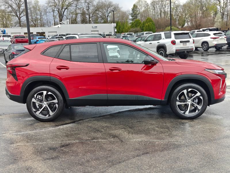 Used 2026 Chevrolet Trax RS image 4