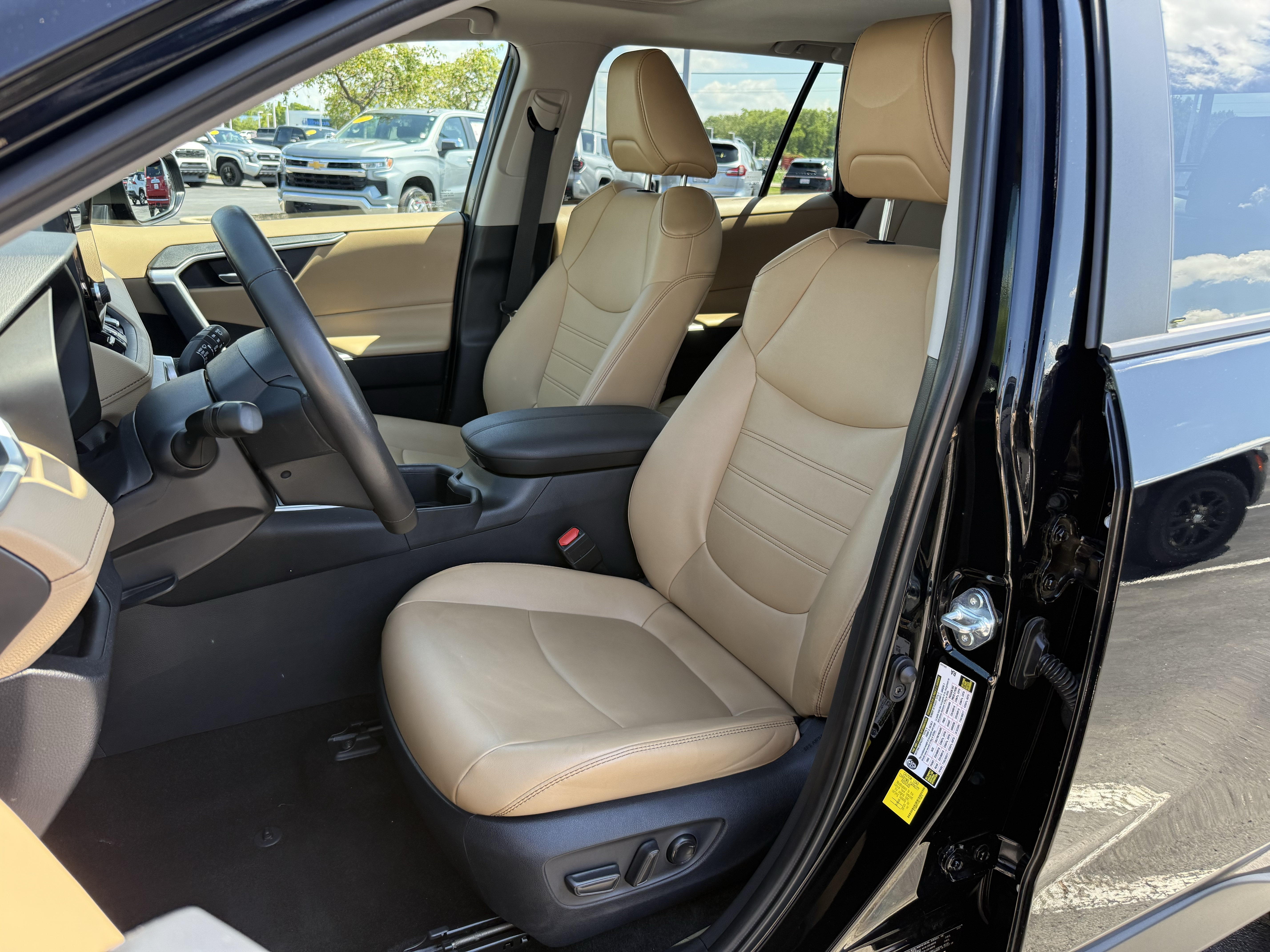 Certified 2025 Toyota RAV4 XLE Premium AWD/4WD image 22