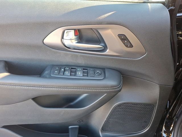 New 2026 Chrysler Pacifica Select image 9