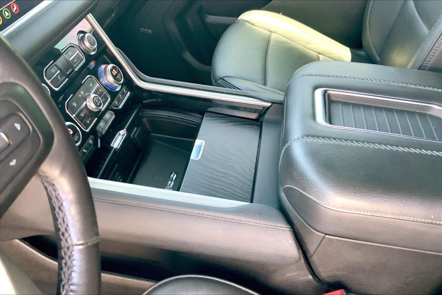 Used 2021 GMC Yukon Denali w/ Denali Premium Package AWD/4WD image 17