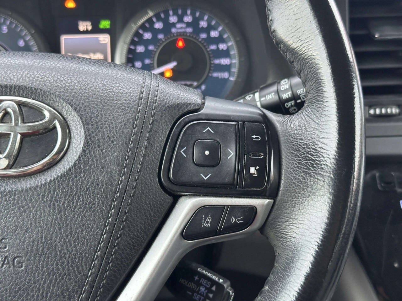 Used 2018 Toyota Sienna XLE w/ XLE Navigation Package FWD image 33