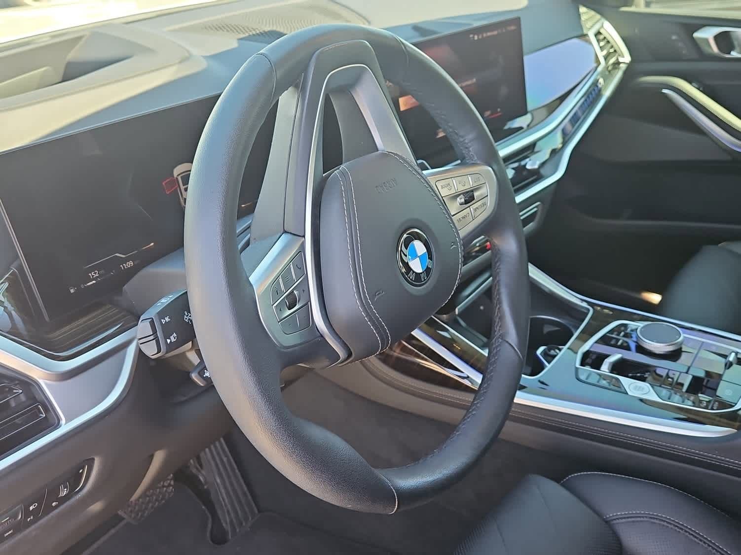 Used 2023 BMW X7 xDrive40i w/ Premium Package image 2