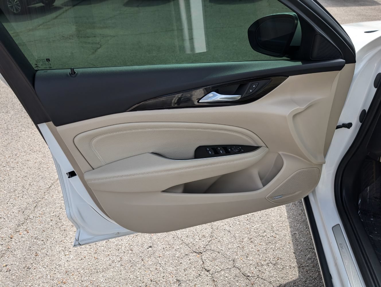 Used 2019 Buick Regal Essence w/ Driver Confidence Package I FWD image 11