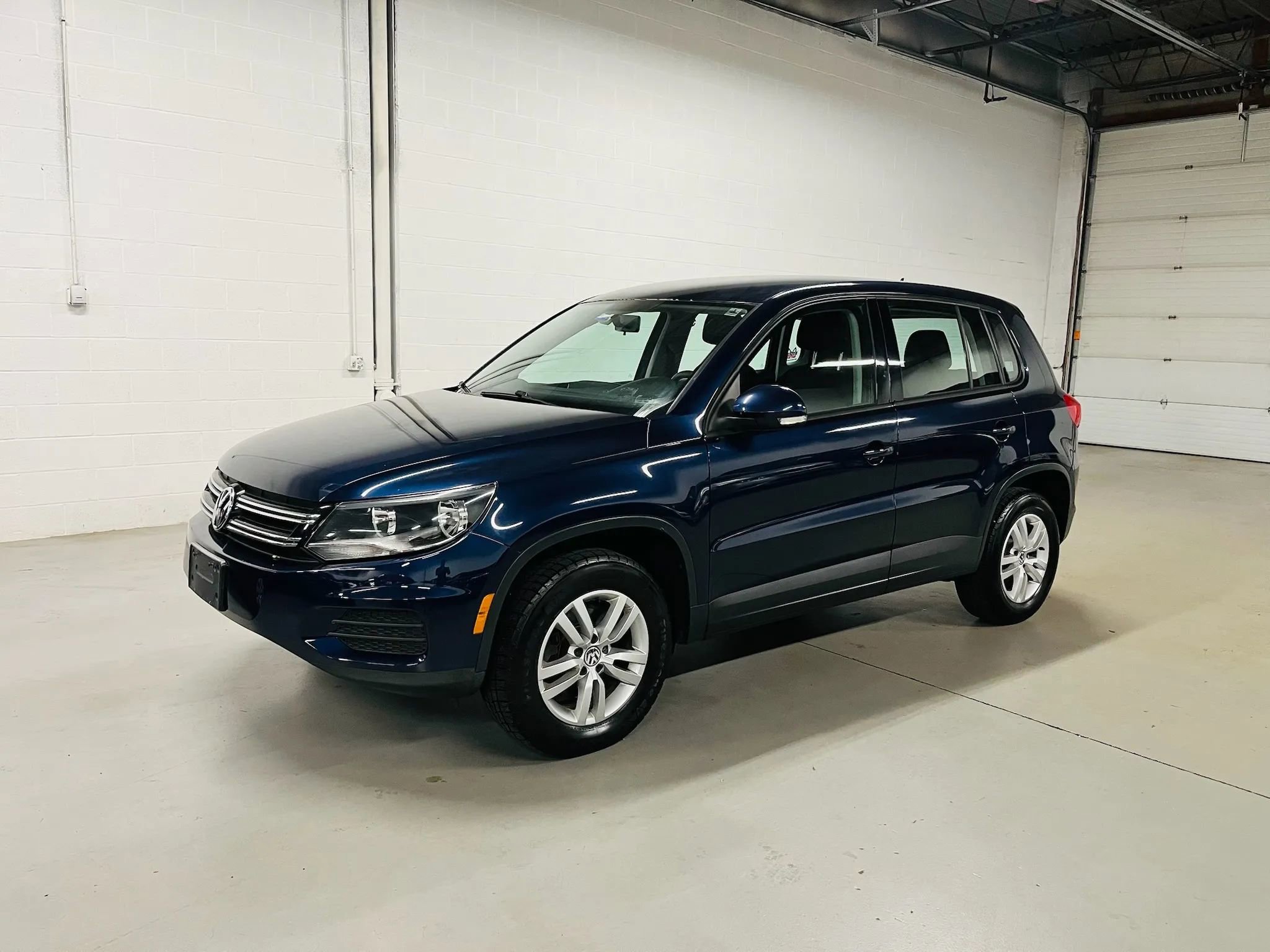 Used 2013 Volkswagen Tiguan S image 2