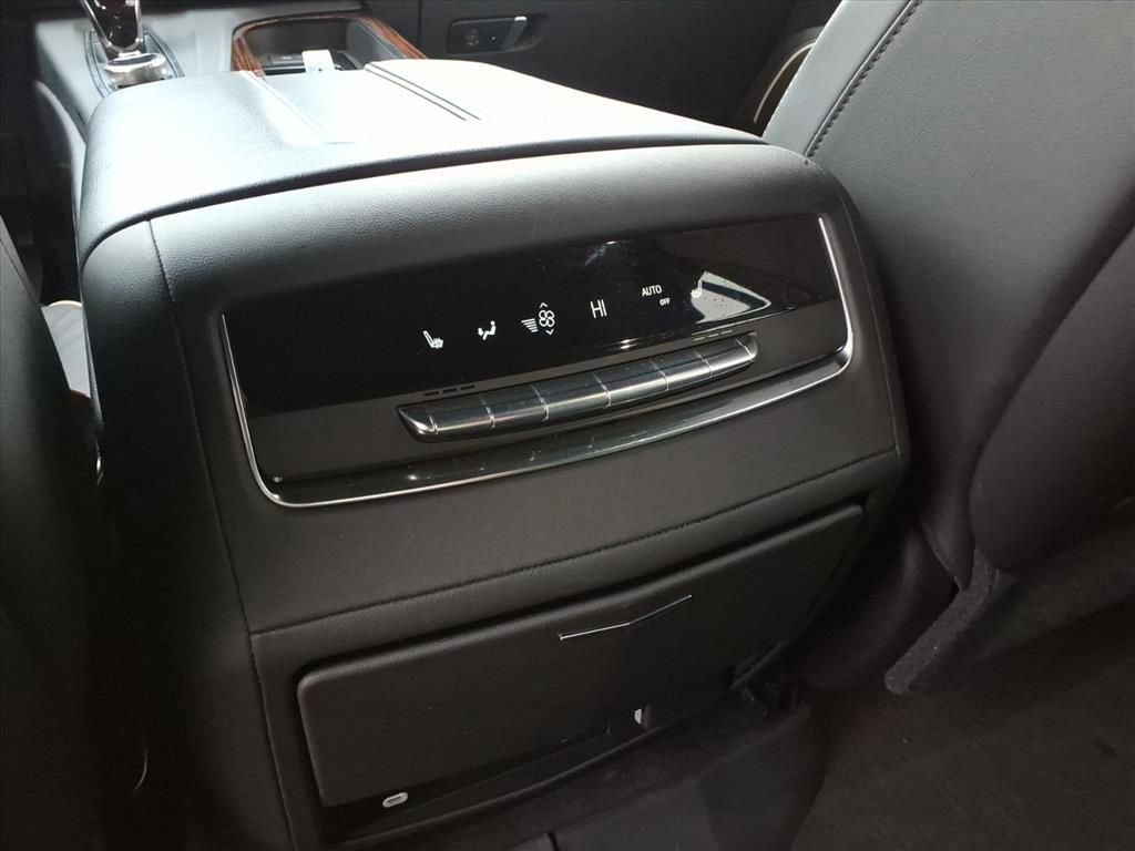 Used 2021 Cadillac Escalade Premium Luxury image 28