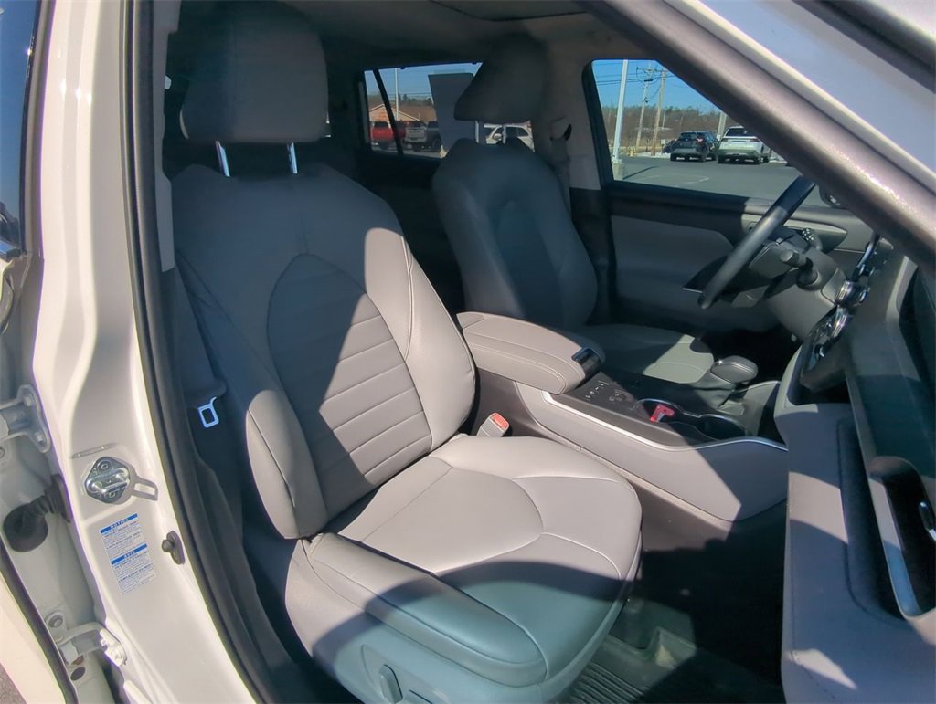 Used 2021 Toyota Highlander XLE image 33