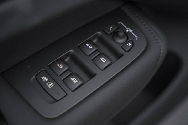 New 2026 Volvo XC60 B5 Ultra w/ Protection Package Premier image 36