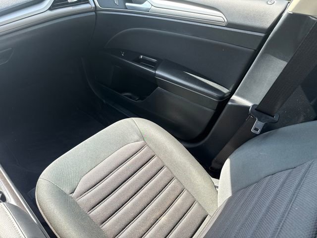 Used 2017 Ford Fusion SE w/ Fusion SE Technology Package image 15