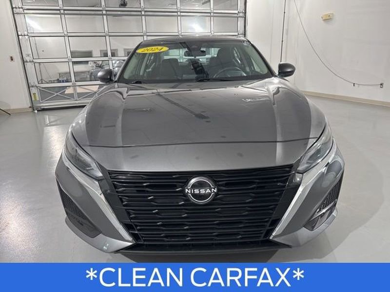 Used 2024 Nissan Altima 2.5 SV image 3