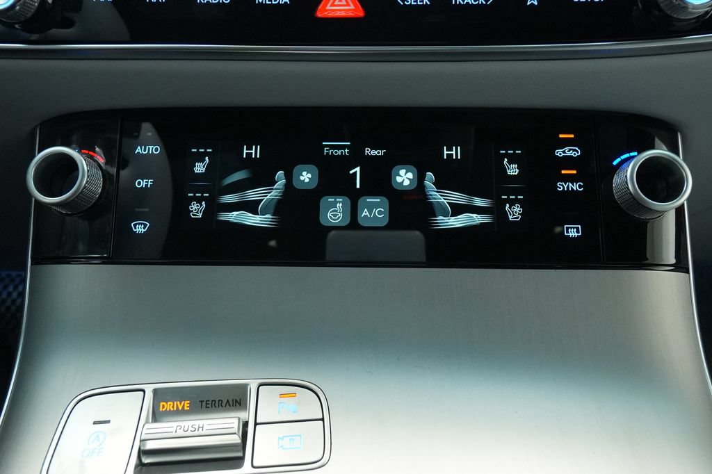 New 2026 Genesis GV70 2.5T Advanced AWD/4WD image 39