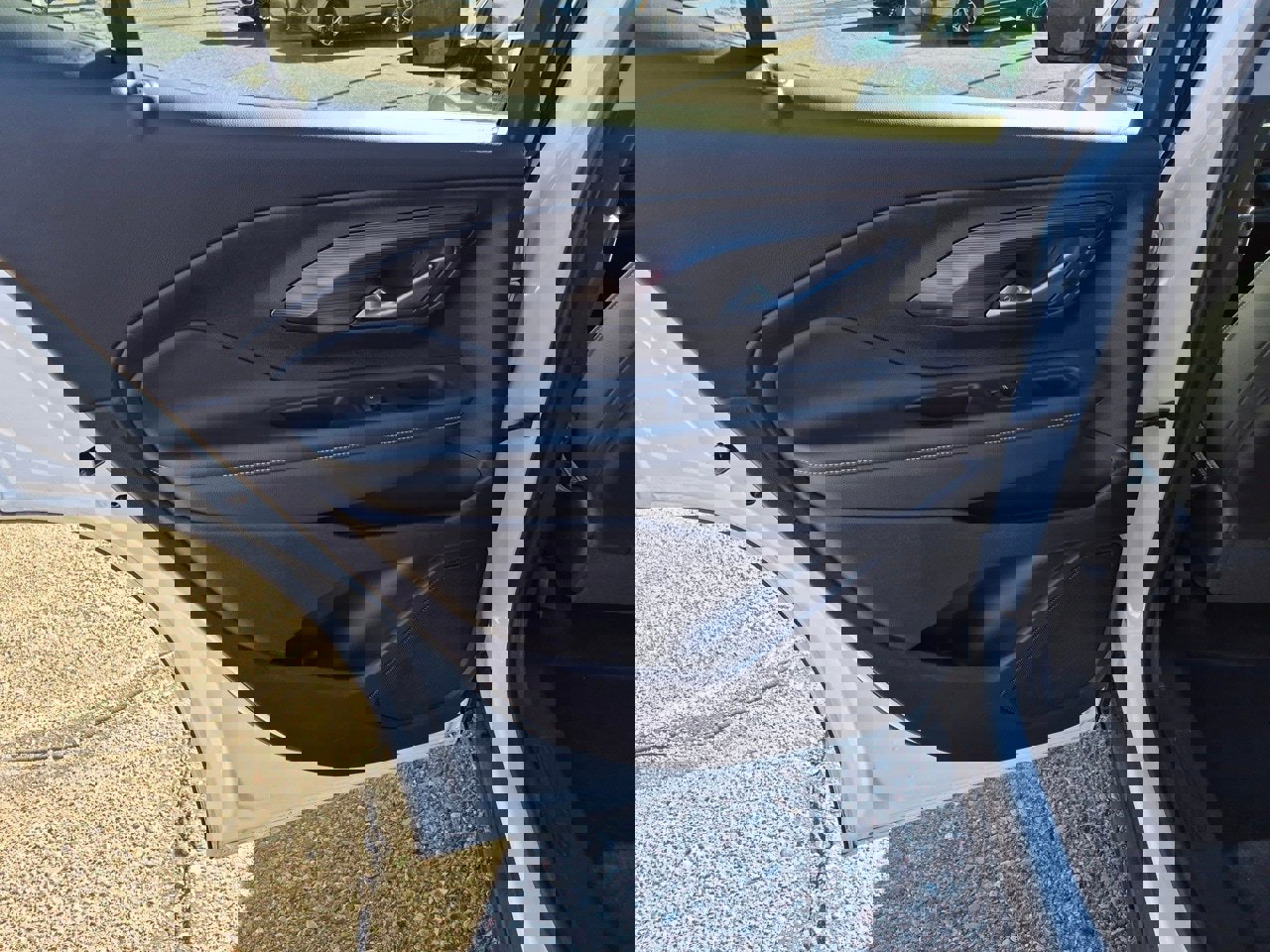 Used 2024 GMC Terrain SLT image 15