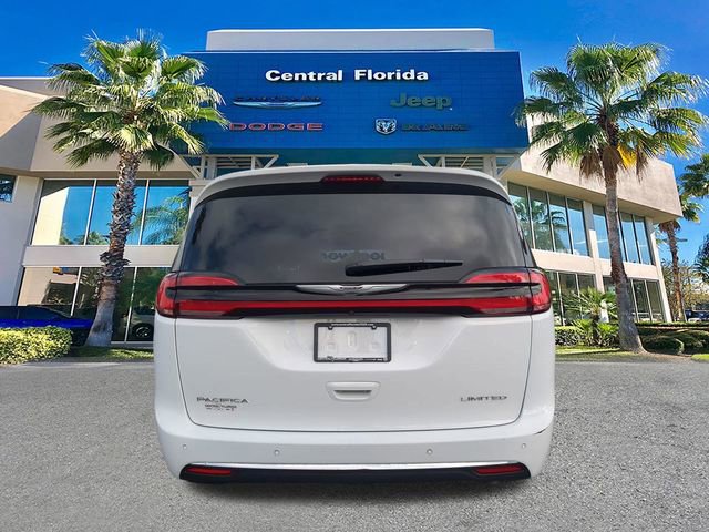Used 2024 Chrysler Pacifica Limited image 6