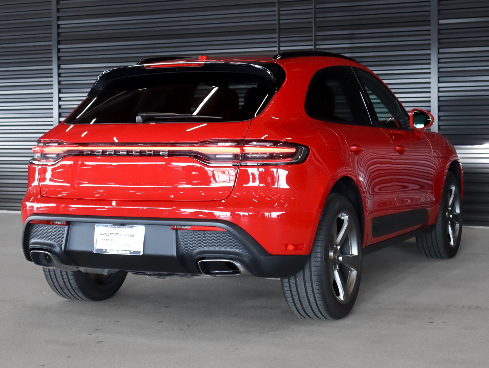 Certified 2022 Porsche Macan image 10