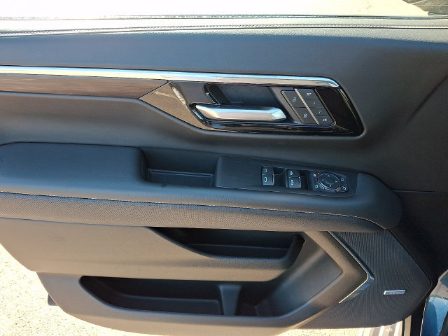 Used 2025 Chevrolet Tahoe Premier AWD/4WD image 12