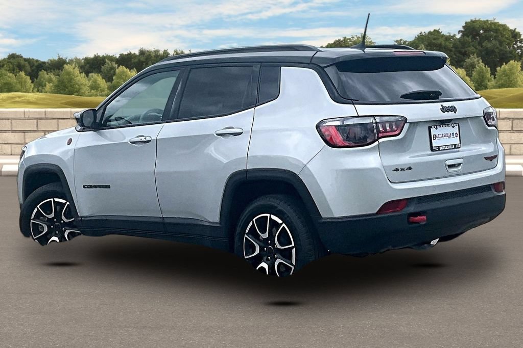 Used 2025 Jeep Compass Trailhawk AWD/4WD image 11