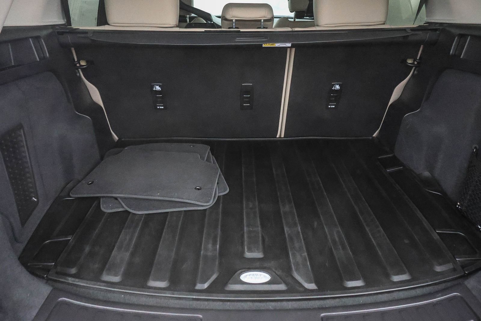 Used 2025 Land Rover Discovery Sport S image 35