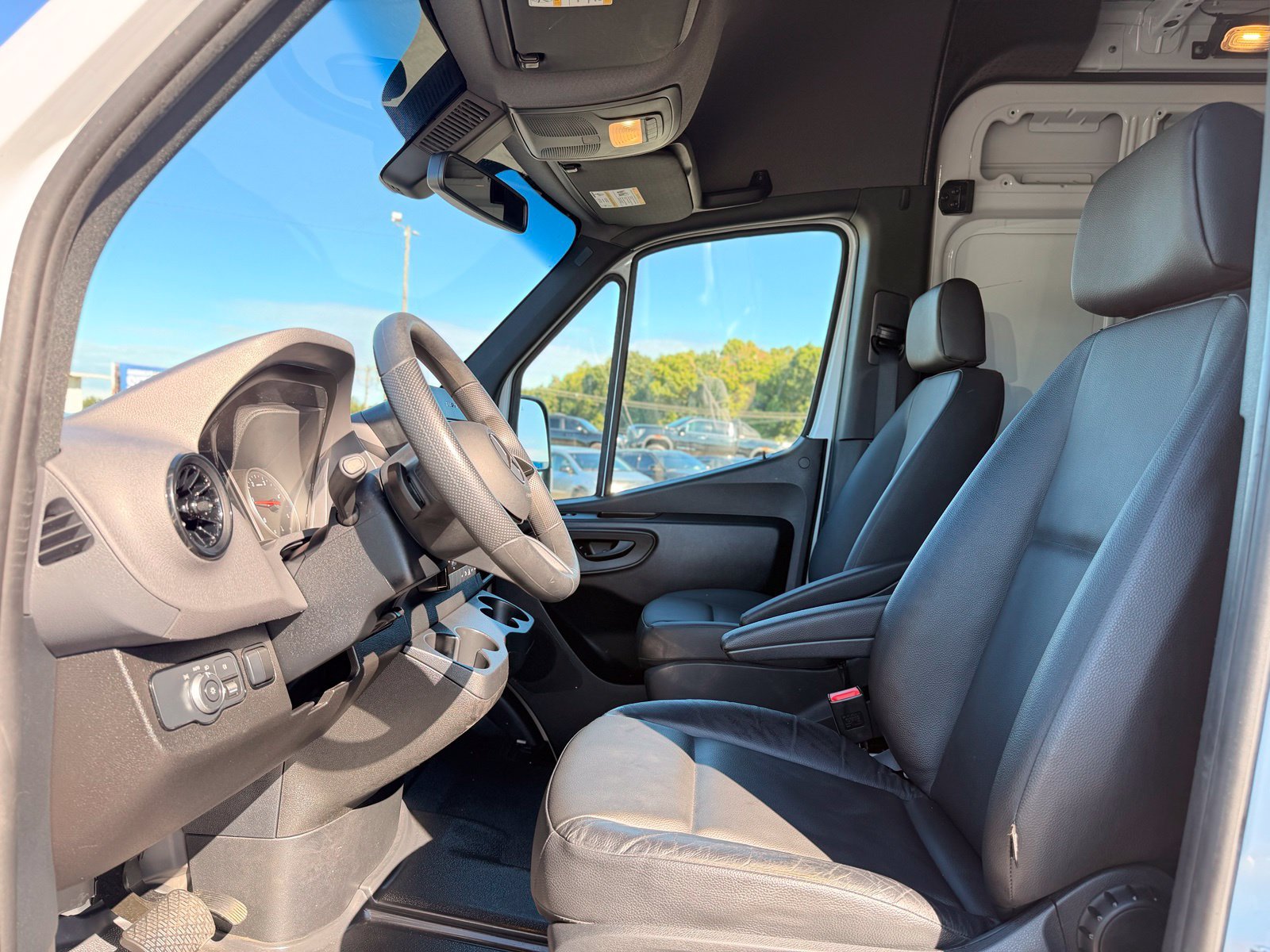 Used 2025 Mercedes-Benz Sprinter 2500 image 13