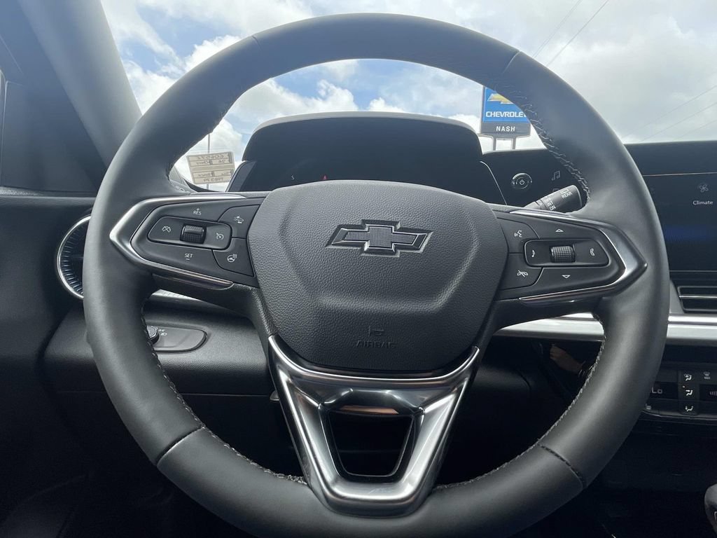 New 2026 Chevrolet Trax LT w/ Sunroof Package FWD image 24