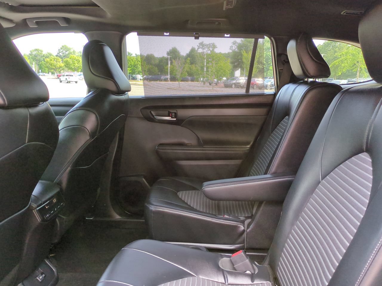 Used 2023 Toyota Highlander XSE AWD/4WD image 14