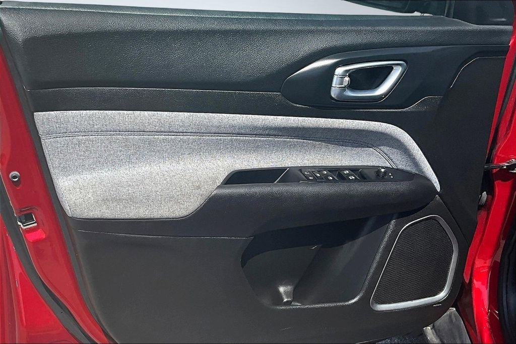 Used 2025 Jeep Compass Latitude image 21