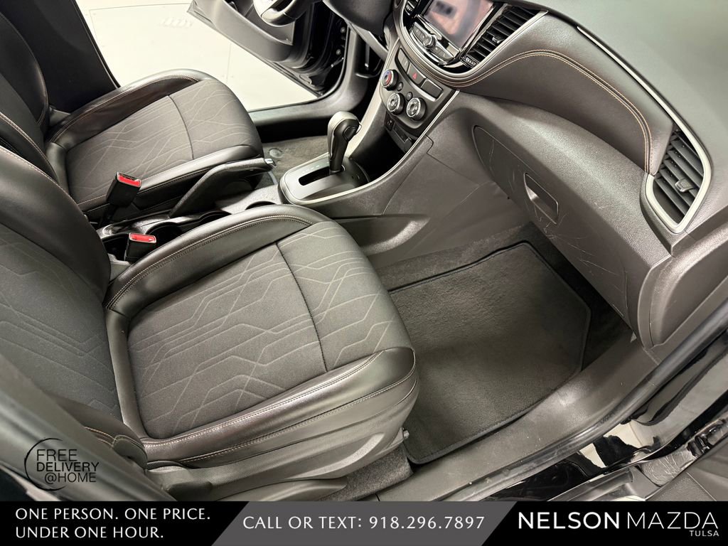 Used 2020 Chevrolet Trax LT w/ Redline Edition image 44