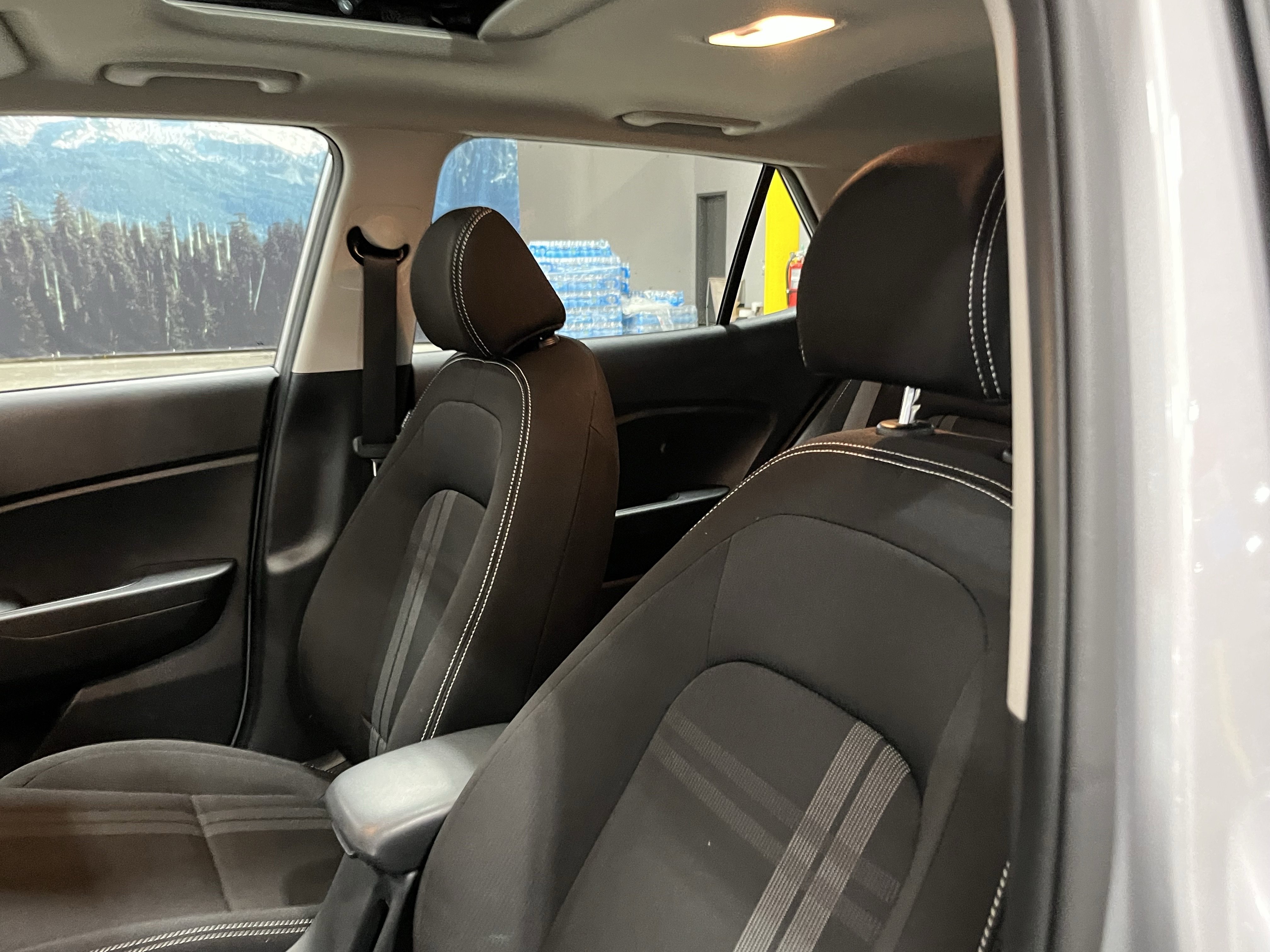 Used 2025 Hyundai Venue SEL FWD image 17