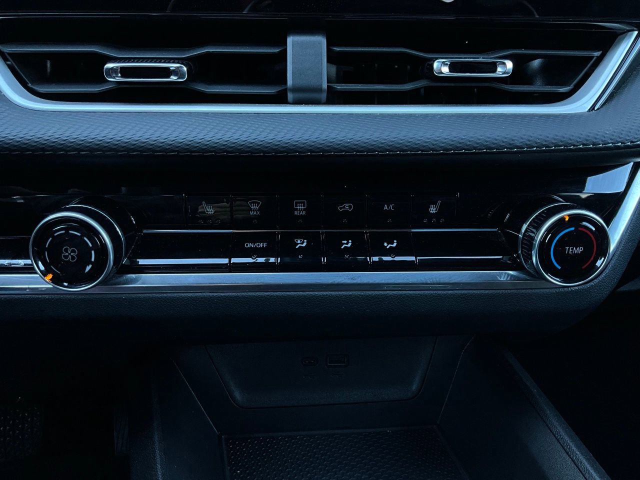 Used 2025 Chevrolet Equinox LT image 24