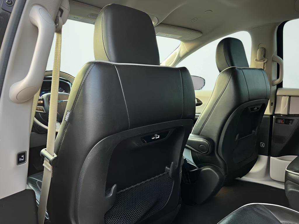 Used 2021 Chrysler Pacifica Limited image 23