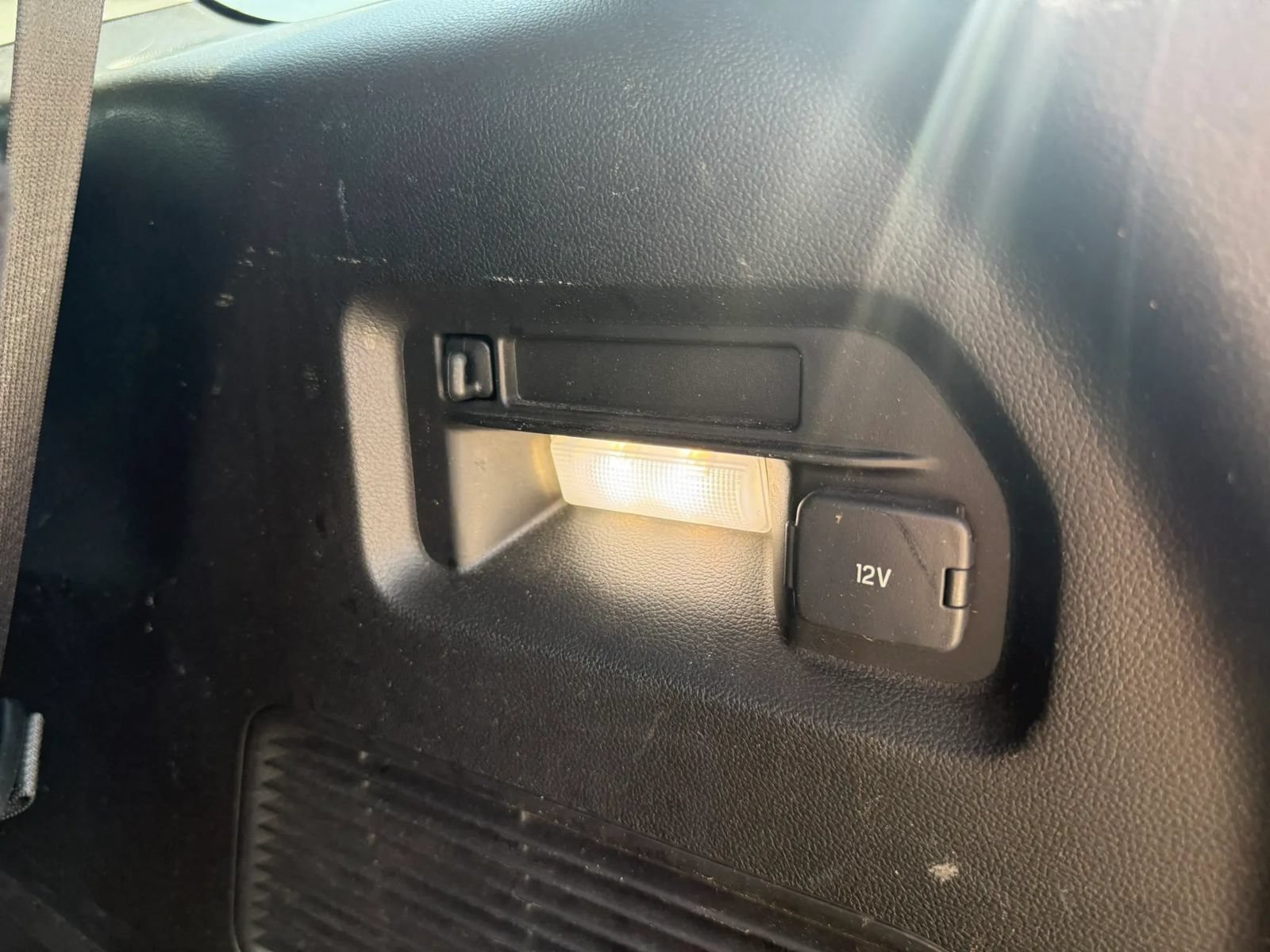 Used 2021 Ford Explorer XLT w/ Equipment Group 202A RWD image 12