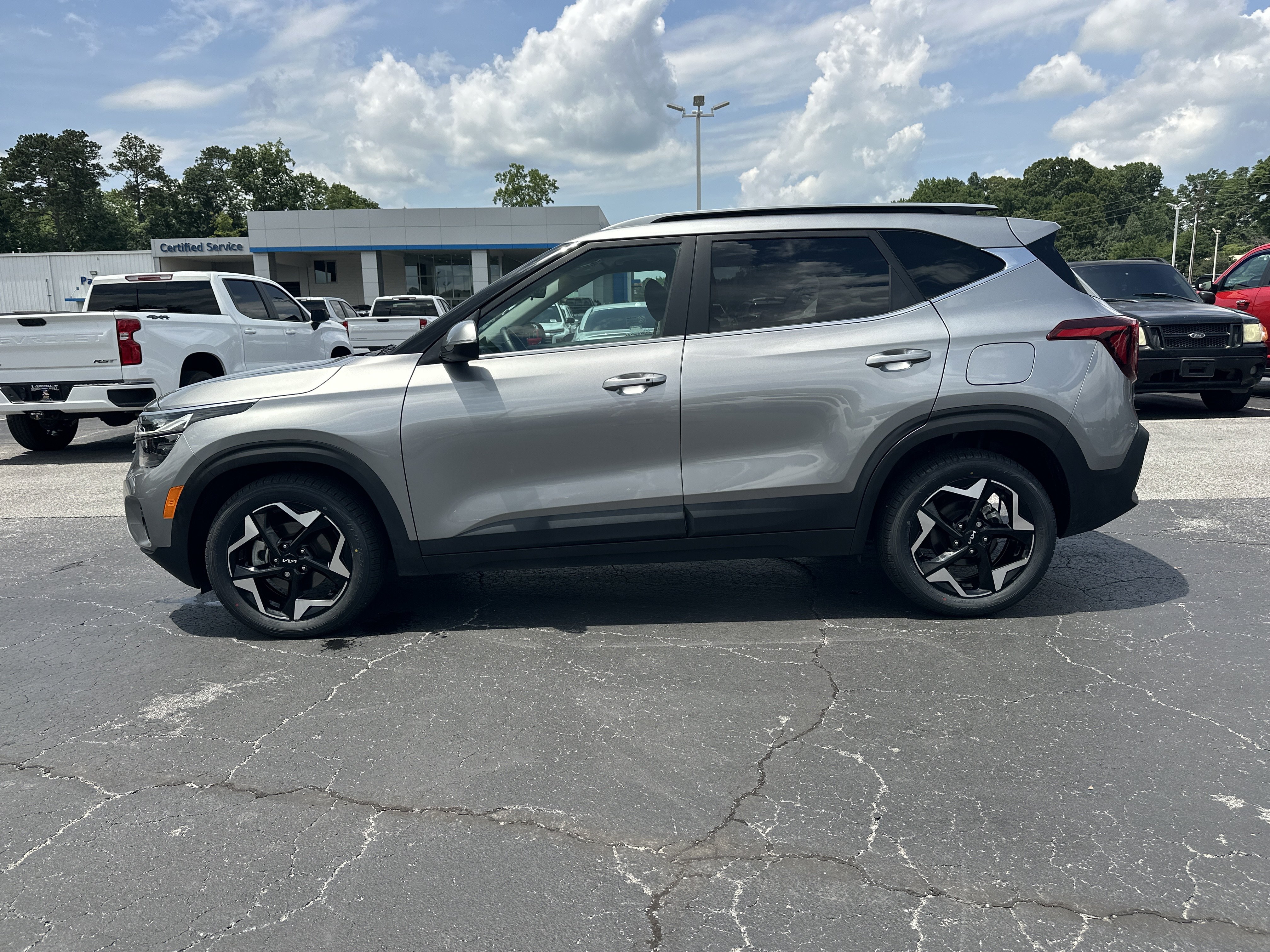 Used 2024 Kia Seltos EX FWD image 5