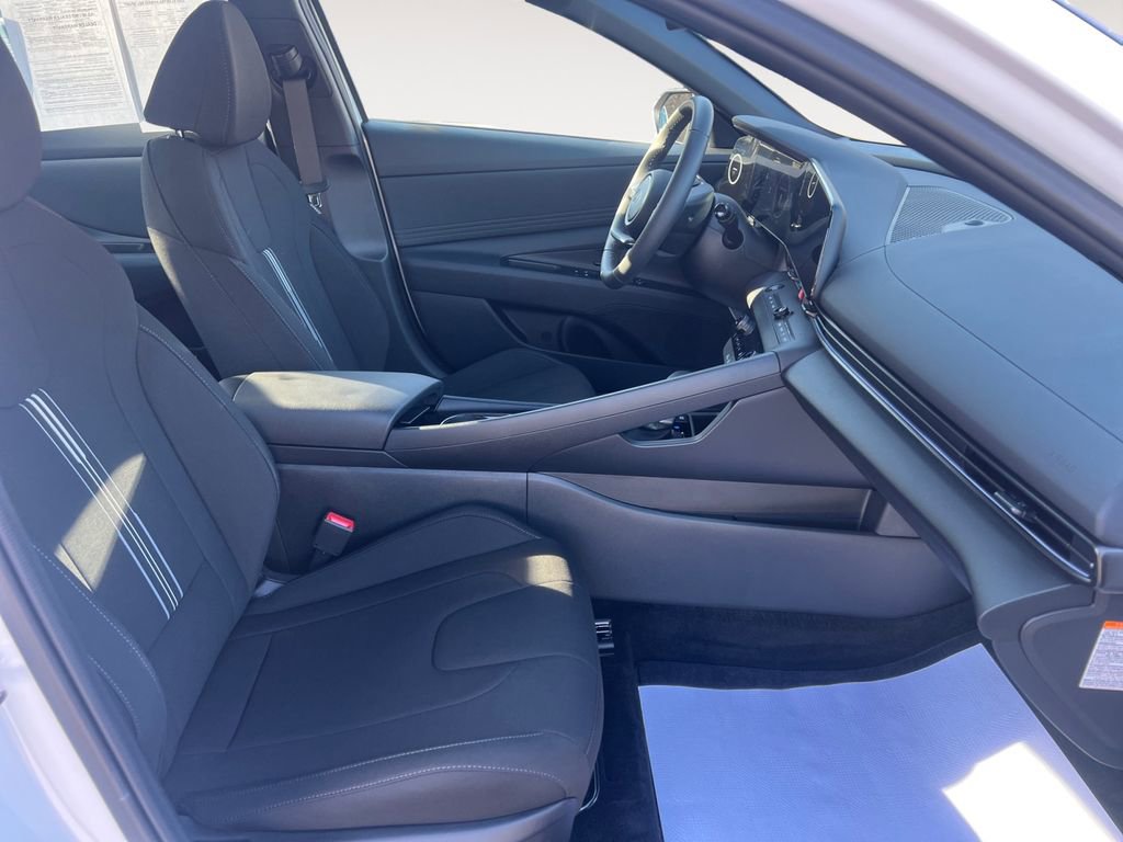 Certified 2025 Hyundai Elantra SEL FWD image 23