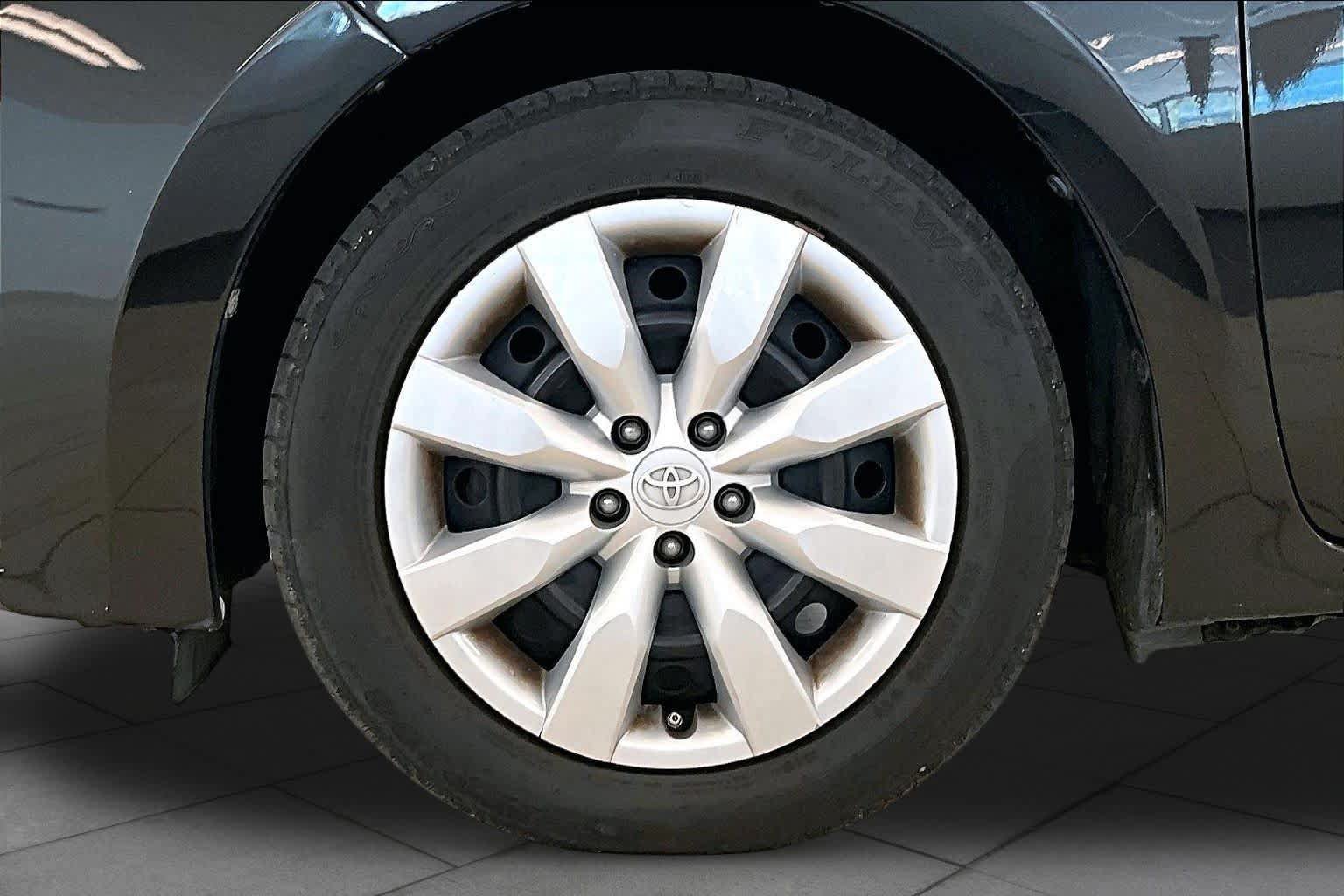 Used 2016 Toyota Corolla LE FWD image 10