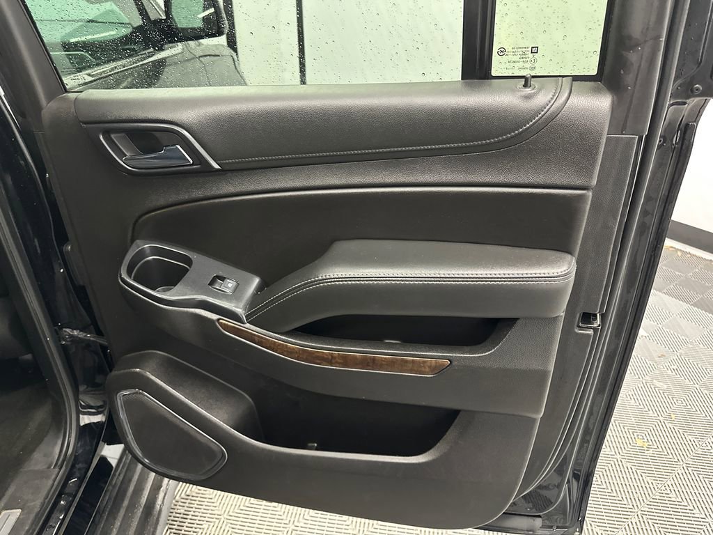 Used 2017 Chevrolet Suburban LT w/ LT Midnight Edition AWD/4WD image 17
