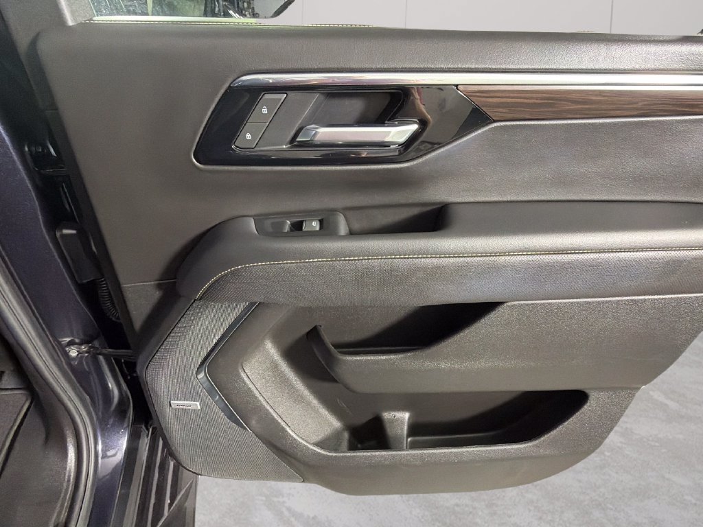 Certified 2025 Chevrolet Suburban Premier RWD image 36