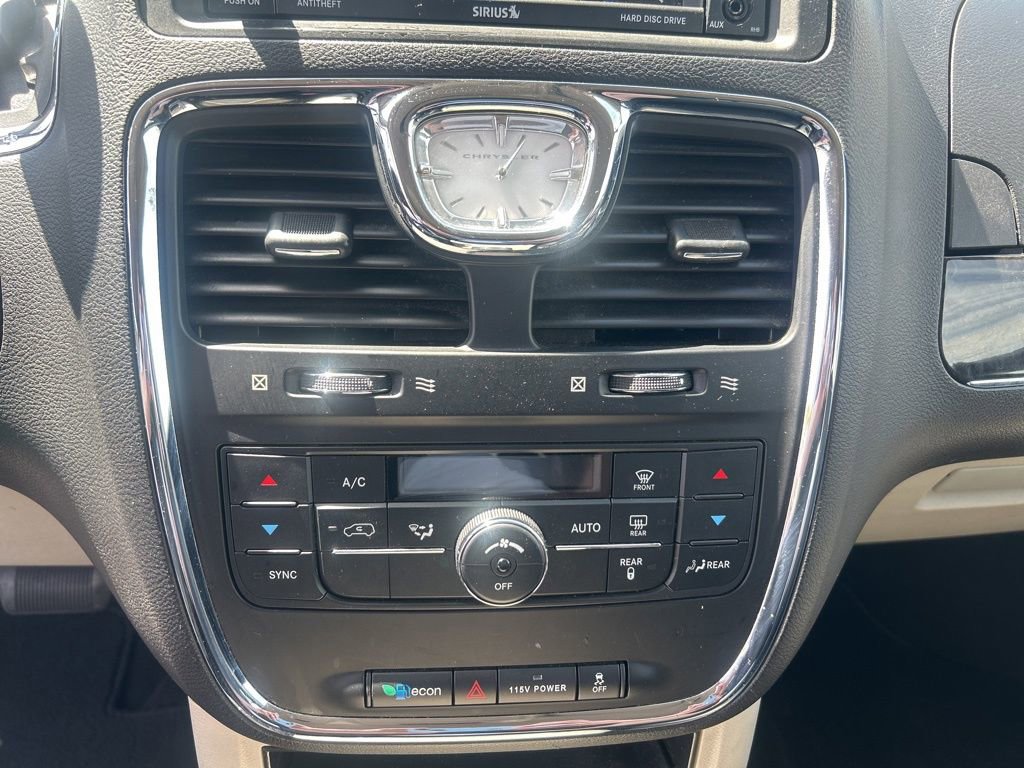Used 2016 Chrysler Town & Country Touring FWD image 17