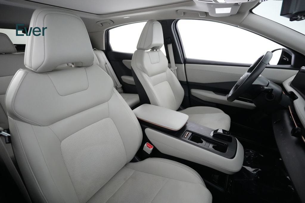 Used 2024 Nissan Ariya AWD image 5