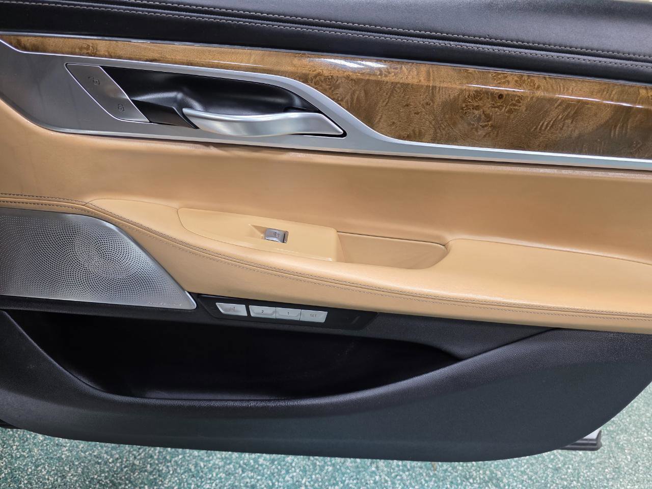 Used 2017 BMW 740i xDrive image 28