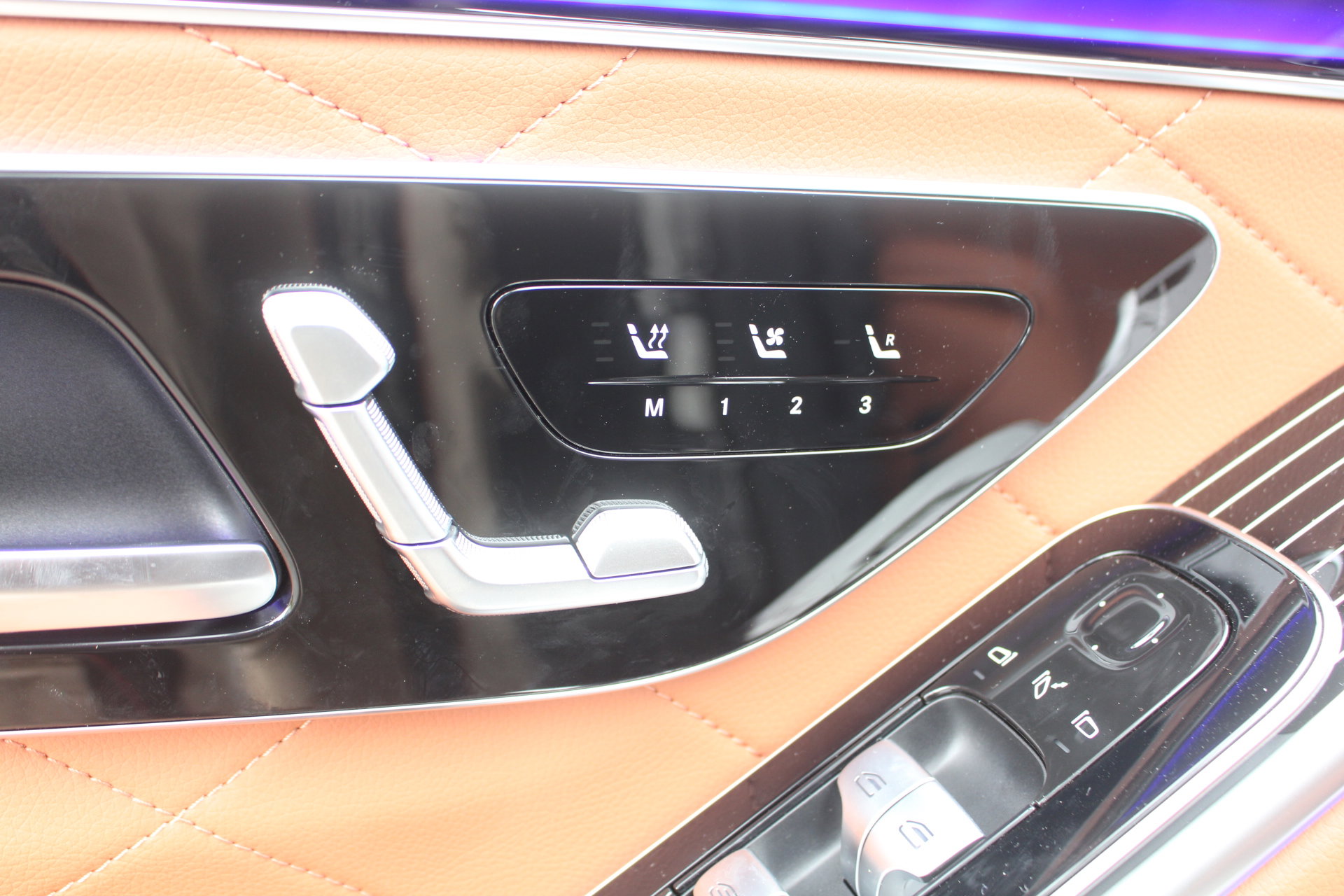 New 2026 Mercedes-Benz S 580e 4MATIC Sedan image 13