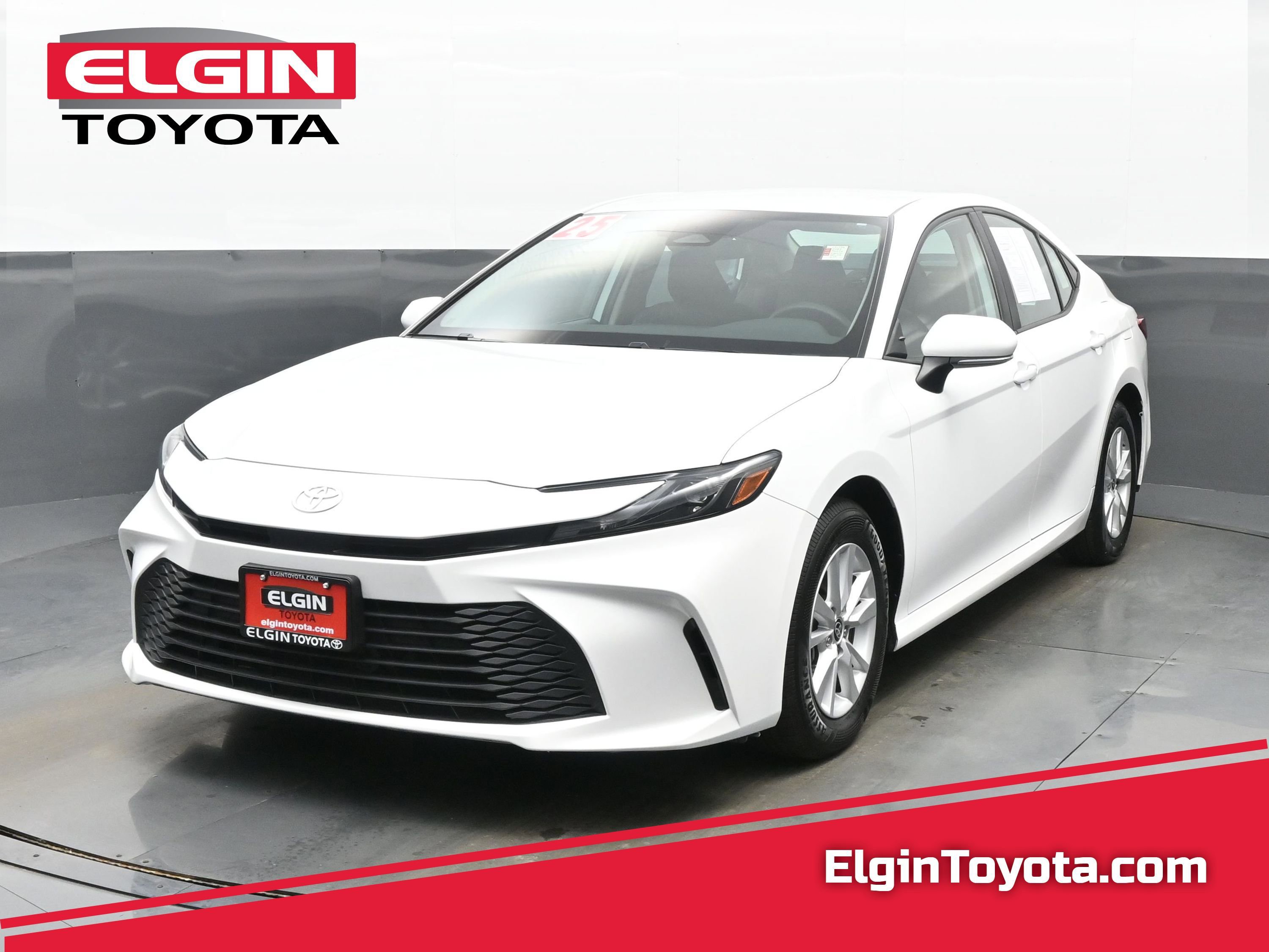 Used 2025 Toyota Camry LE image 1
